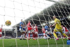 英超激战：狼队对决利兹联，战术解析与关键球员对比